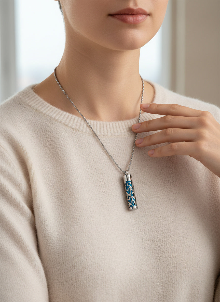 Véra Scent Capsule Necklace